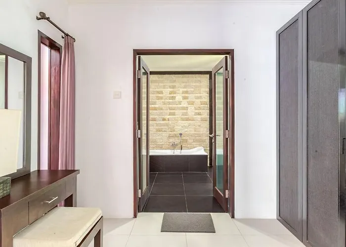 Villa With Private Pool In *